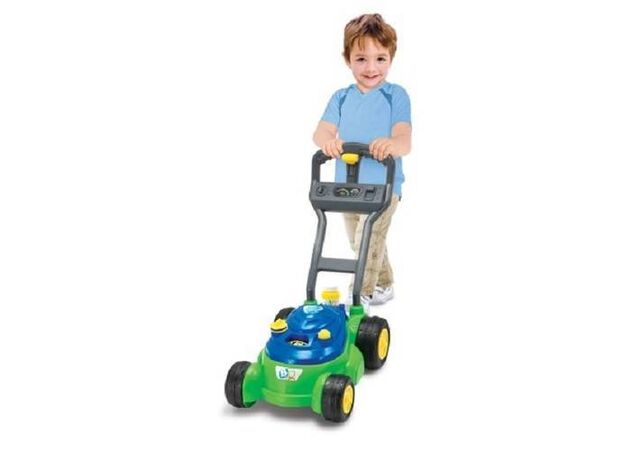 מכסחת דשא עם בועות סבון